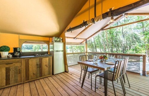 Roquebrune-sur-Argens RV Rental | Camping Le Moulin des Iscles