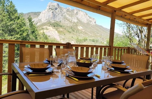 Orpierre House | Camping les Princes d'Orange* - Cottage Espace Prestige + Comfort 4 rooms 6 people Air-conditioned + Jacuzzi + TV + Plancha