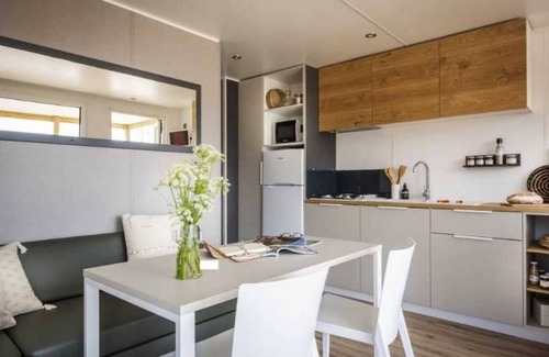 Serignan-Plage House | Camping - Piscine - ccagebh