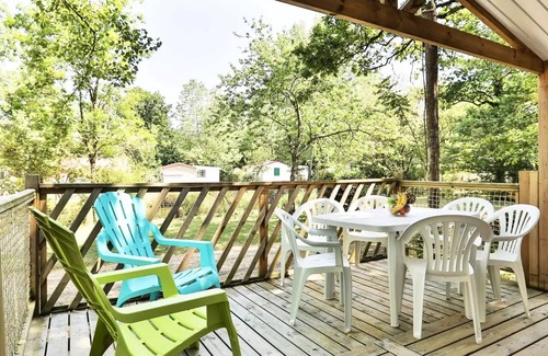 L'Aiguillon-sur-Vie House | Camping Ushuaïa Le Parc de La Grève * - Mobil Home Amour Blanc 3 Rooms 4 People + TV