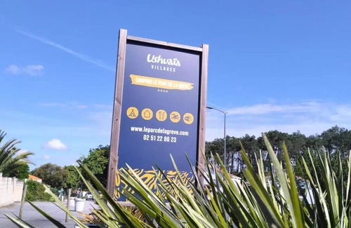 L'Aiguillon-sur-Vie House | Camping Ushuaïa Le Parc de La Grève * - Mobil Home Amour Blanc 4 Rooms 6 People + TV