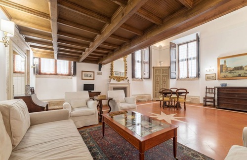 Rione XI Sant'Angelo Apartment | Campitelli Fascinating 6pax Apartment