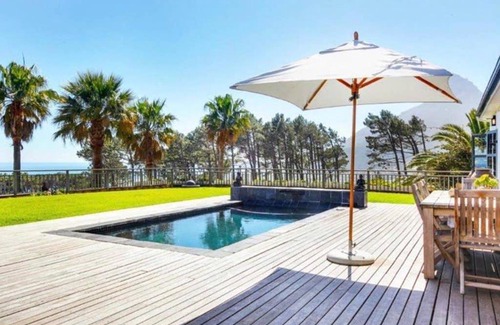 Camps Bay Villa | Camps Bay one-of-a-kind Living!