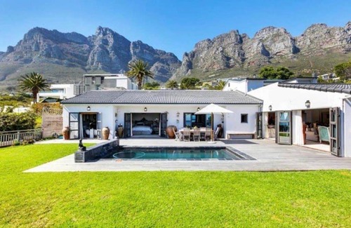 Camps Bay Villa | Camps Bay one-of-a-kind Living!