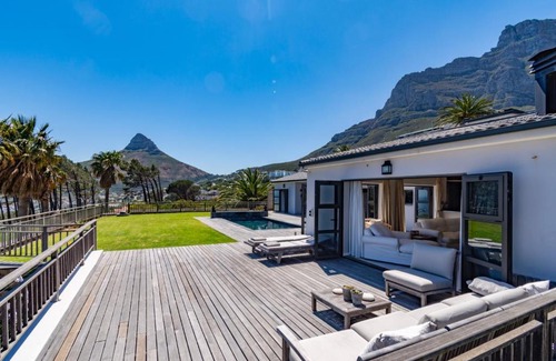 Camps Bay Villa | Camps Bay one-of-a-kind Living!