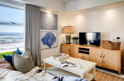 Camps Bay Apartment | Camps Bay Terrace Suite
