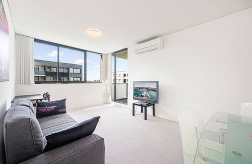 Clemton Park Apartment | Campsie 2Br near Shopping & Trai