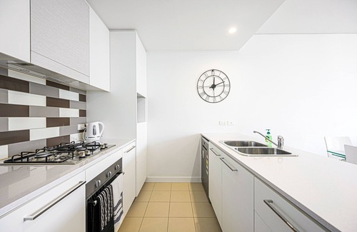 Clemton Park Apartment | Campsie 2Br near Shopping & Trai