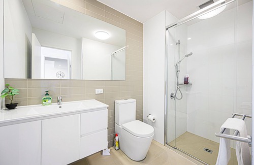 Clemton Park Apartment | Campsie 2Br near Shopping & Trai