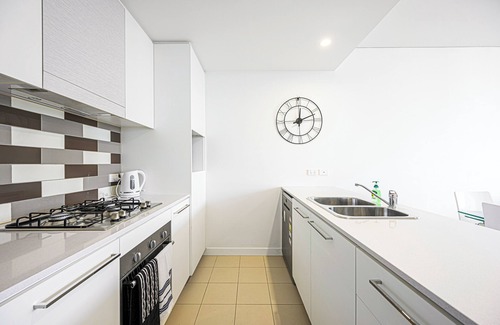 Clemton Park Apartment | Campsie 2Br near Shopping & Train
