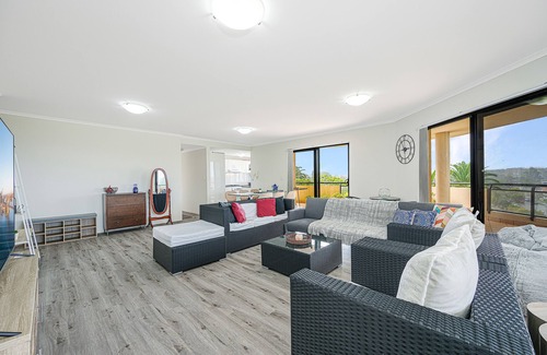 Campsie Apartment | Campsie Adorable 3Br Apt with Wifi & Parking
