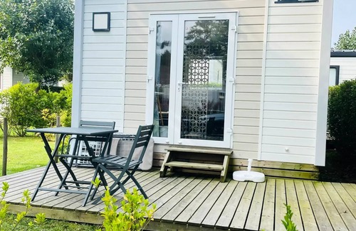 Stella-Plage House | Campsite La Forêt Stella-Plage * - Duo Cocoon Cottage -1 bedroom with sheets and deckchairs, the perfect getaway 18 m2 1 or 2 people 2 people