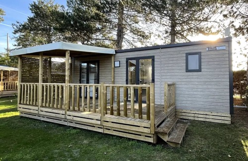Stella-Plage House | Campsite La Forêt Stella-Plage * - Cottage Opale Cocoon – 2 bedrooms - 30 m2 bed linen, deckchairs and semi-covered terrace 5 people