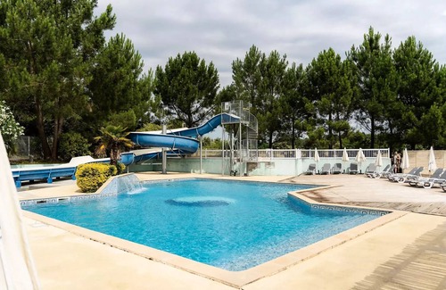 Le Verdon-sur-Mer House | Campsite La Pointe du Médoc* - Mobile home Comfort 4 rooms 6 people - TV