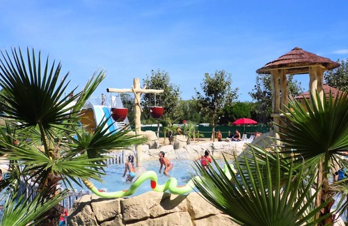 Sainte-Marie-la-Mer House | Campsite Le Sainte Marie * - GRENAT - 24m2 - 2 bedrooms - TV - COVERED TERRASS - 1 VEHICLE INCLUSIVE 5 persons