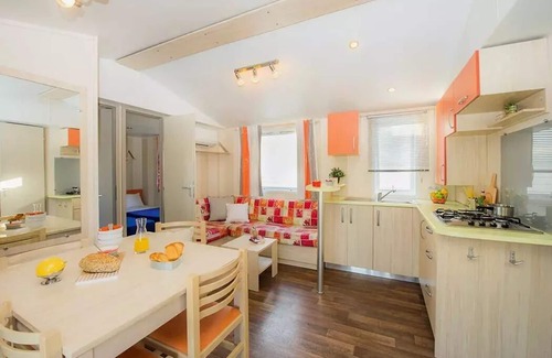 Poilly-lez-Gien House | Campsite Les Bois du Bardelet* - Comfort Mobile Home 4 Rooms 6 People Air Conditioned