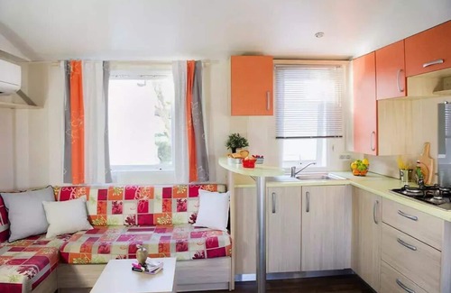 Poilly-lez-Gien House | Campsite Les Bois du Bardelet* - Comfort Mobile Home 4 Rooms 6 People Air Conditioned