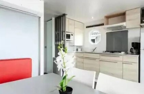 La Faute-sur-Mer House | Campsite LES VIOLETTES * - Mobile home Frégate Sea view (2 bedrooms) 4 people