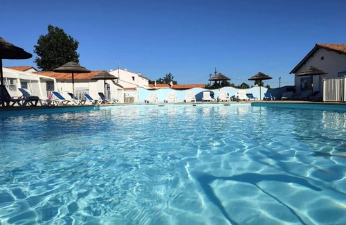 La Faute-sur-Mer House | Campsite LES VIOLETTES * - Mobile home Frégate Sea view (2 bedrooms) 4 people