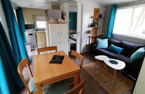 Castelnau-de-Guers House | Campsite Residential La Pinède * - Large wide CONFORT -2 bedrooms 30m2- *Clim, terrace, TV* 6 persons