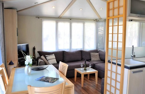 Castelnau-de-Guers House | Campsite Residential La Pinède * - Charleston PREMIUM-2 bedrooms 40m2- *Clim, terrace, TV* 6 persons