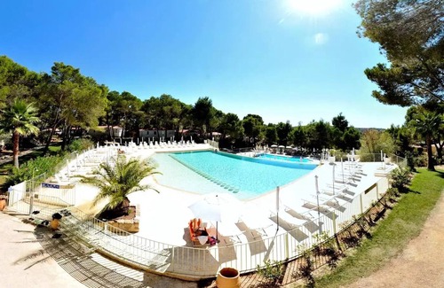 Castelnau-de-Guers House | Campsite Residential La Pinède * - Charleston PREMIUM-2 bedrooms 40m2- *Clim, terrace, TV* 6 persons