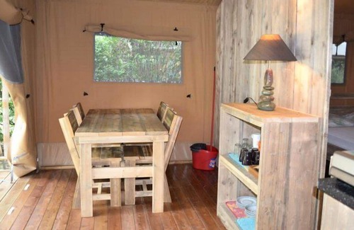 Servies House | Campsite Saint Pierre de Rousieux**** - Lodge Safari 3 Rooms 4 People Without shower