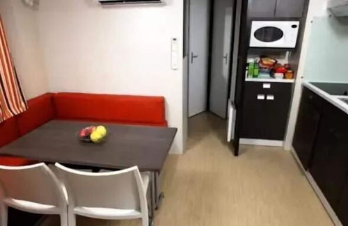 Le Muy House | Campsite Tikayan La Prairie * - Safari Classic 3 room apartment for 4 people Air-conditioned