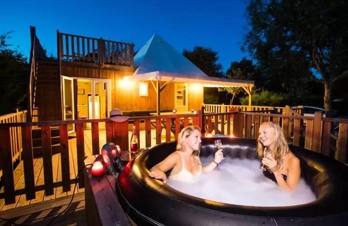 Saint-Julien-des-Landes House | Campsite Village de la Guyonnière * - Zen Spa 3 Rooms 4 people Air-conditioned