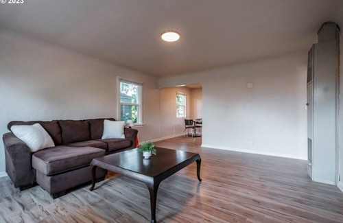 Corvallis House | Campus Cottage