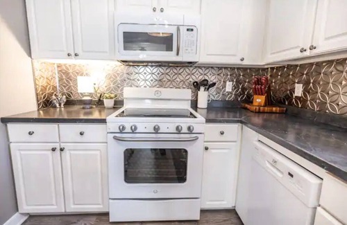 Balfour House | Camryn's Cottage