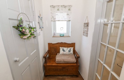 Brynsiencyn Cottage | CAMWY, pet friendly, character holiday cottage in Brynsiencyn