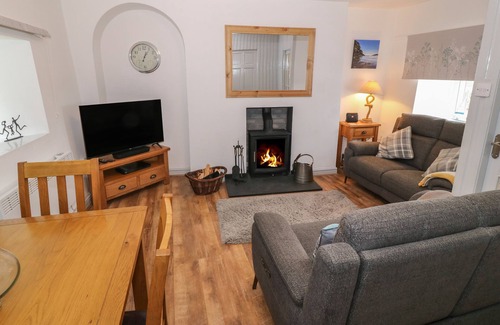 Brynsiencyn Cottage | CAMWY, pet friendly, character holiday cottage in Brynsiencyn