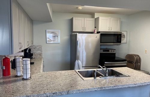 Lake Ozark Condo | Can you feel summer coming? A perfect vacation getaway! 2 Bed/2 Bath Lakeside