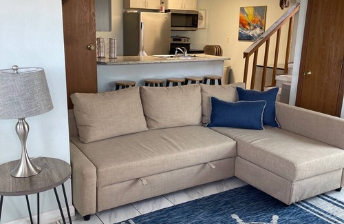 Lake Ozark Condo | Can you feel summer coming? A perfect vacation getaway! 2 Bed/2 Bath Lakeside