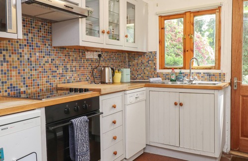 Beddgelert Cottage | CAN YR AFON, pet friendly, character holiday cottage in Beddgelert