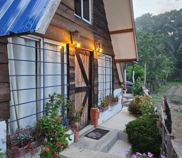 Jarabacoa House | Canada House Queen bed in 2nd floor dbl sofa bed in 1st floor BBQ Private pool, river