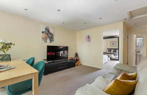 Surrey Docks Apartment | Canada Water Entire One-Bedroom Apartment