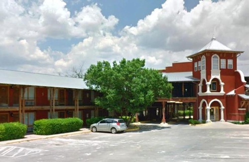 Clear Creek Hotel | Canadian Courts Motel