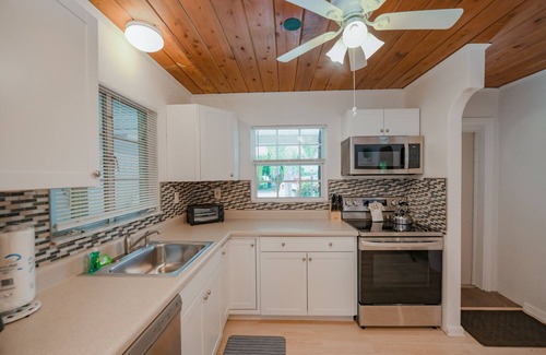 Holmes Beach House | Canal front Cottage Near the Beach!