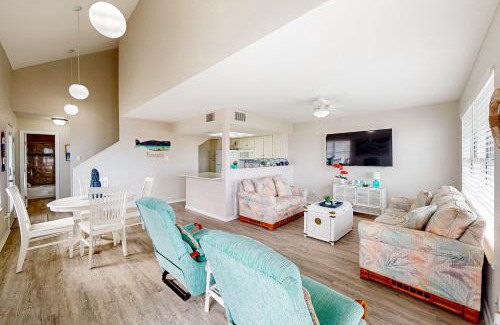 Port Isabel House | Canal-Front Extravaganza