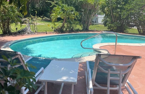 Tavares House | Canal front pool home to Dora Chain of Lakes