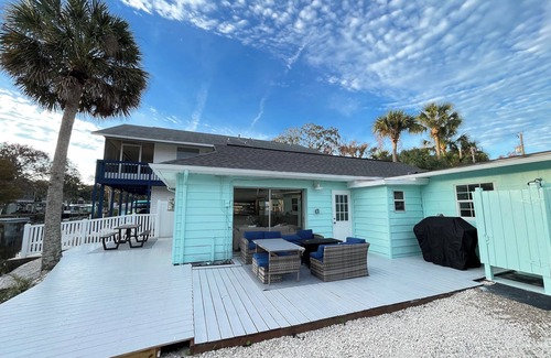Weeki Wachee Gardens House | Canal home with direct river and gulf access, kayaks, hot tub, boat & motor inc