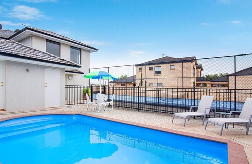 Geographe Apartment | Canal Life Villa A- Shared pool, Tennis court, Jetty