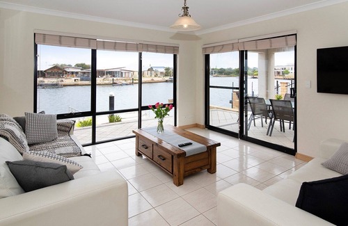 Geographe Apartment | Canal Life Villa A- Shared pool, Tennis court, Jetty