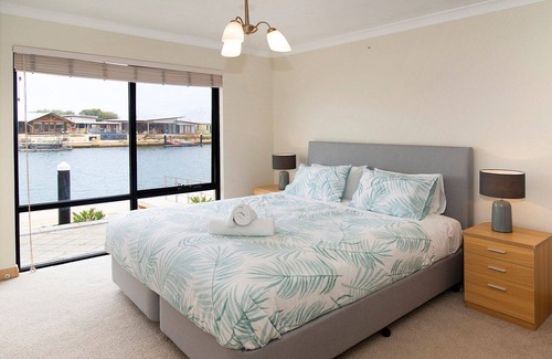 Geographe Apartment | Canal Life Villa A- Shared pool, Tennis court, Jetty