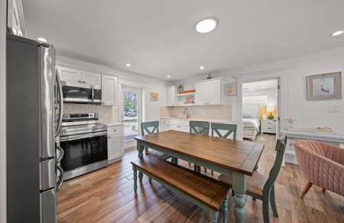 Siesta Key Village Apartment | Canal Lower-Gorgeous 3 bed 3 bath near SK Village