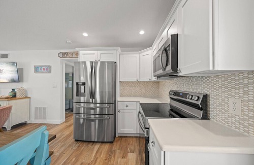 Siesta Key Village Apartment | Canal Lower-Gorgeous 3 bed 3 bath near SK Village