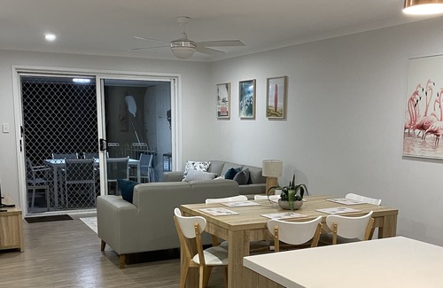 Maroochydore House | Canal Sands Waterfront - Maroochydore- Pet Friendly - fully air conditioned