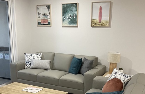 Maroochydore House | Canal Sands Waterfront - Maroochydore- Pet Friendly - fully air conditioned
